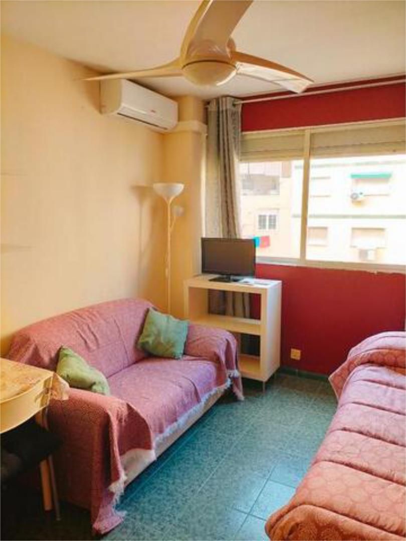 Habitación de Estudio de alquiler en  Granada Capital con Calefacción y Amueblado