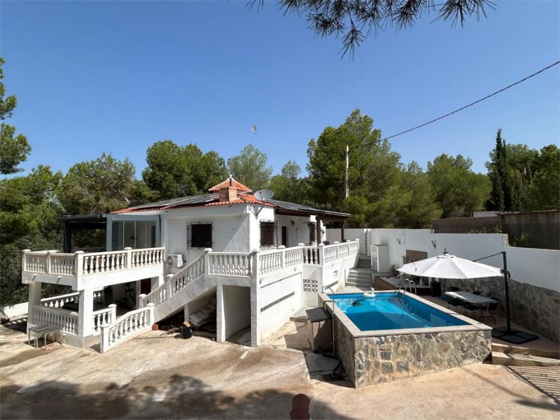 Vista exterior de Casa o xalet en venda en Olocau amb Aire condicionat, Terrassa i Piscina