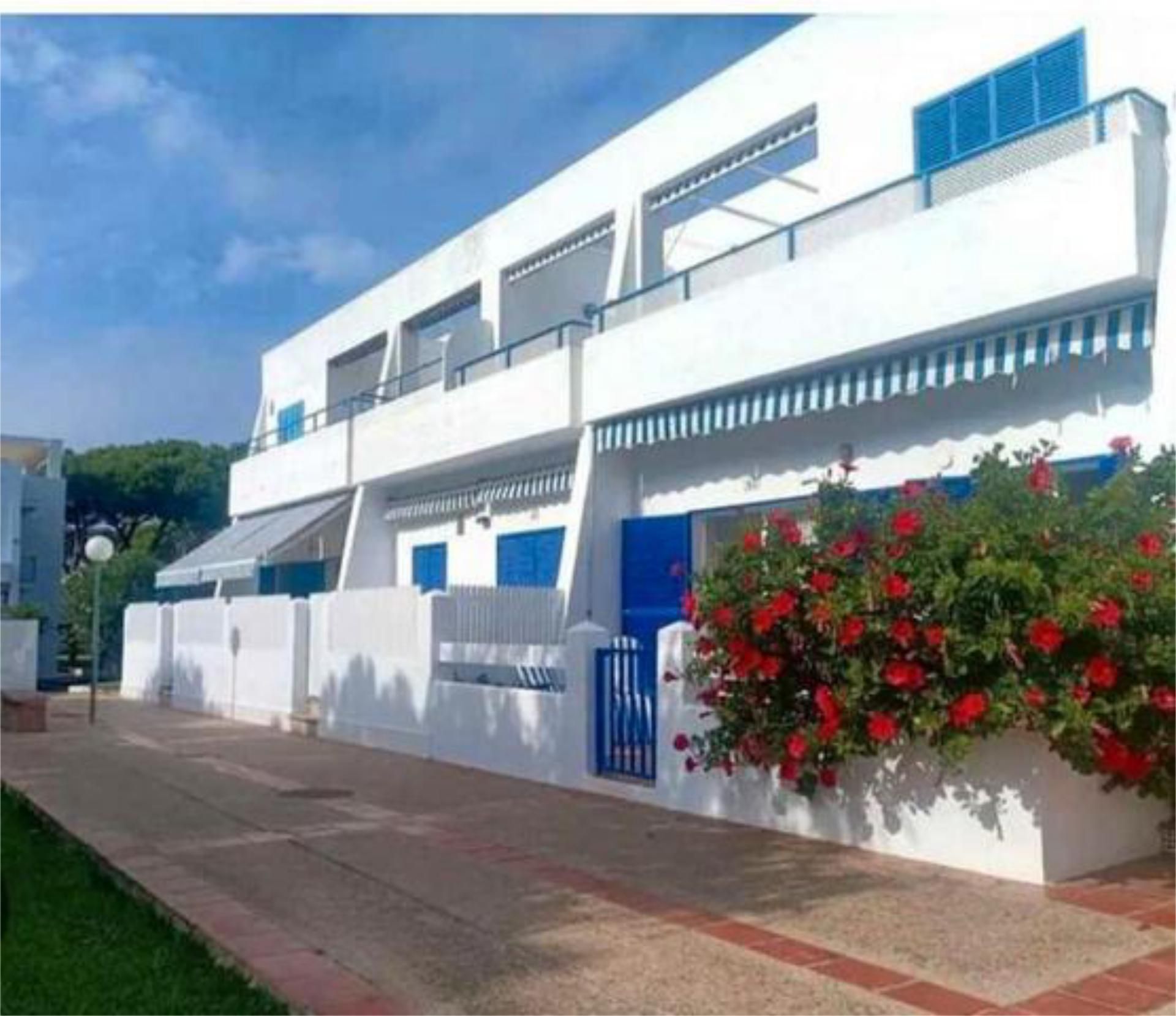 Vista exterior de Piso de alquiler en Chiclana de la Frontera con Terraza, Piscina y Amueblado
