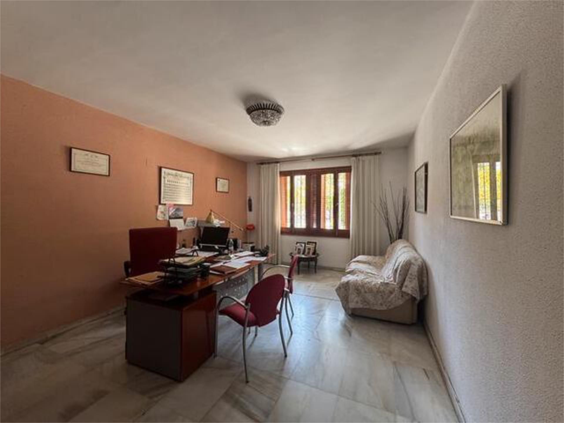 Premises to rent in  Sevilla Capital  with Air Conditioner