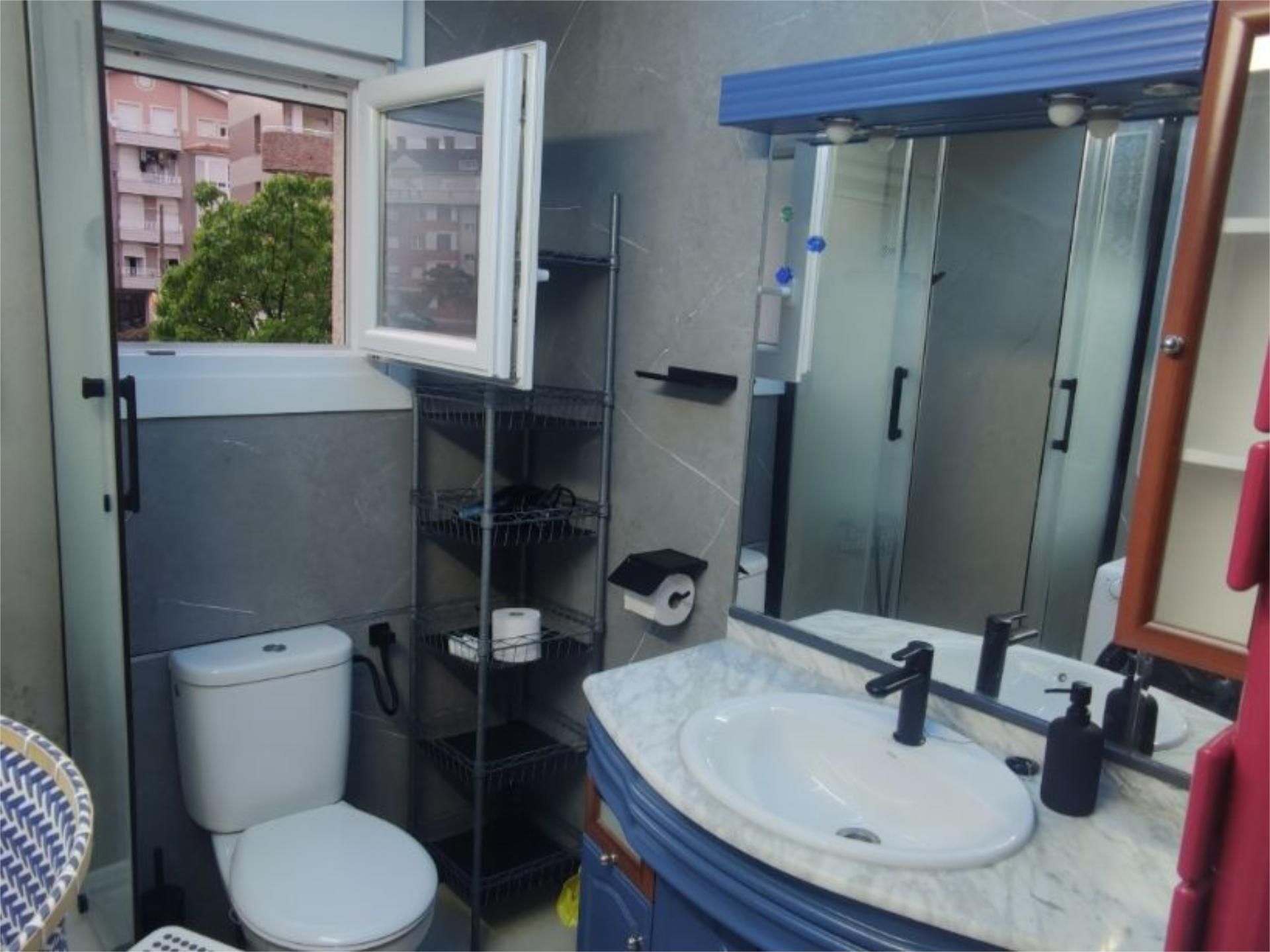 Bathroom of Flat to rent in Colindres  with Heating, Furnished and Balcony