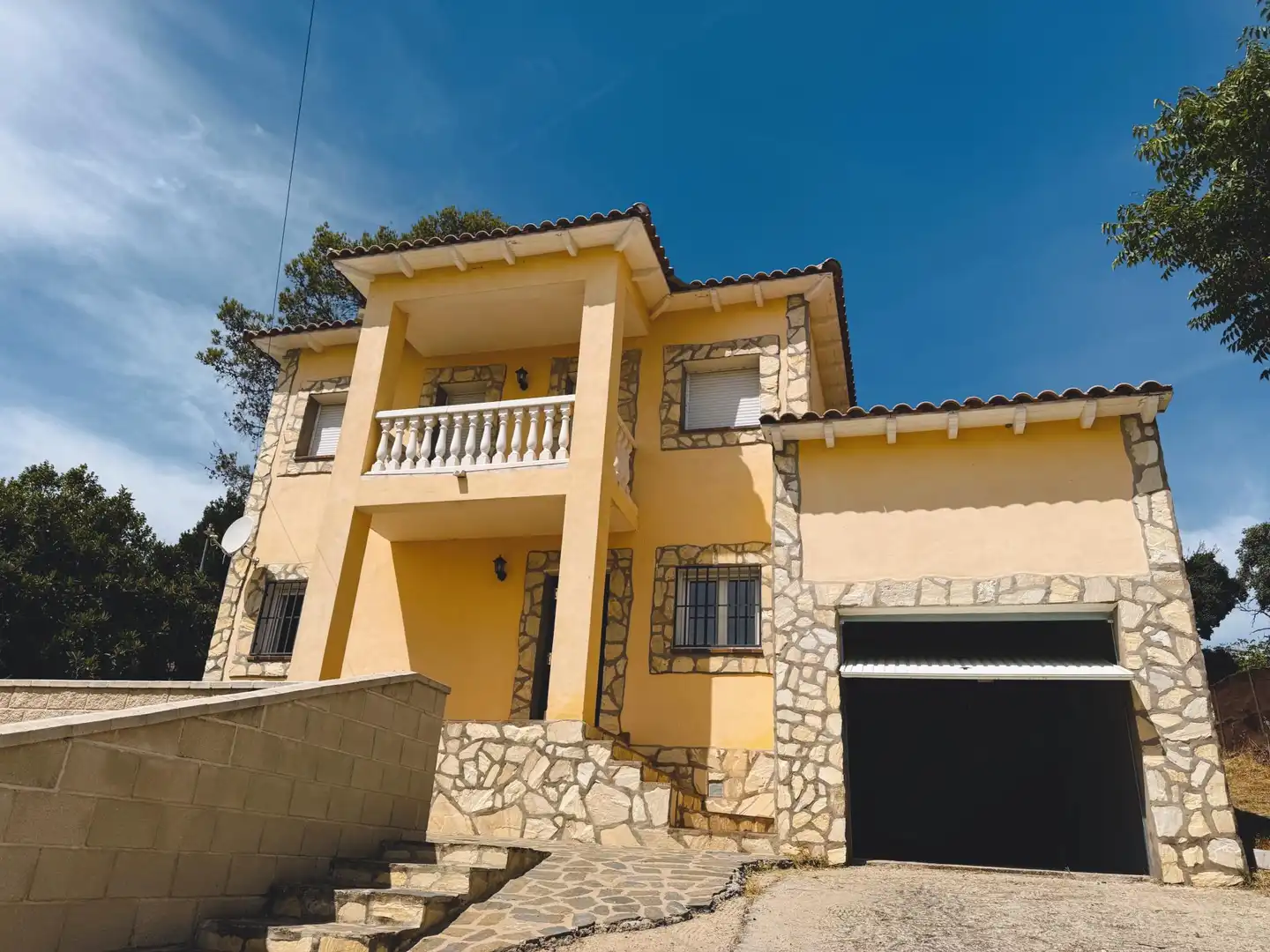 Casa o xalet en venda a Calle Málaga, 36, Calalberche Vista exterior de Casa o xalet en venda en Santa Cruz del Retamar amb Terrassa, Piscina i Balcó