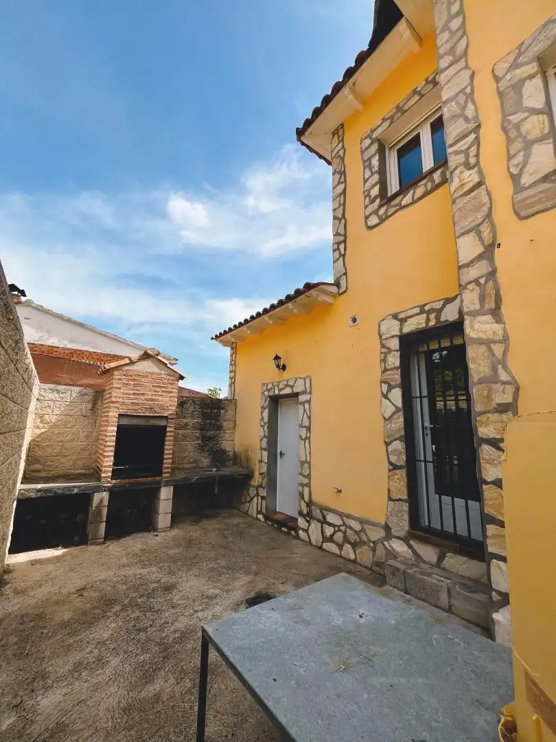 Casa o xalet en venda a Calle Málaga, 36, Calalberche Vista exterior de Casa o xalet en venda en Santa Cruz del Retamar amb Terrassa, Piscina i Balcó