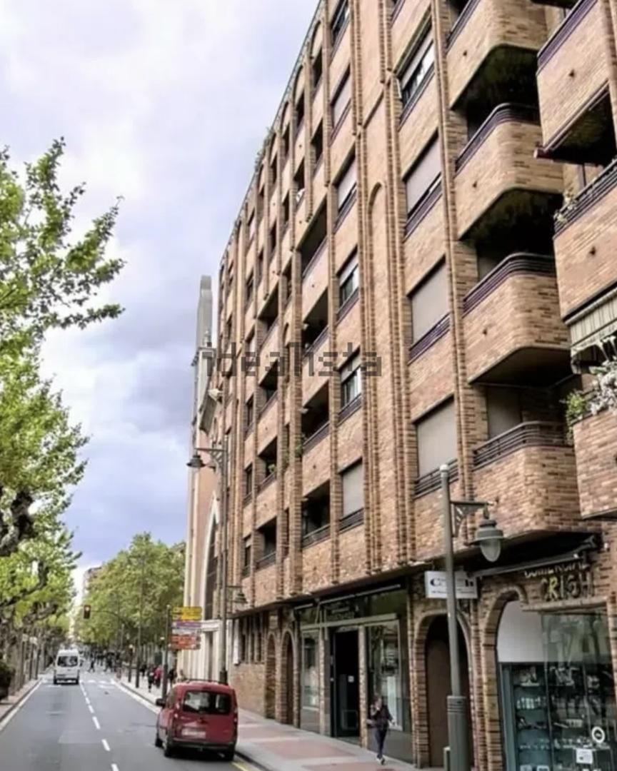 Vista exterior de Pis de lloguer en  Logroño amb Calefacció, Jardí privat i Terrassa