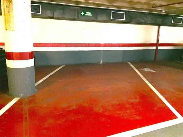 Garaje en Alquiler en Plaça d'Urquinaona, 7 en Dreta de l'Eixample
