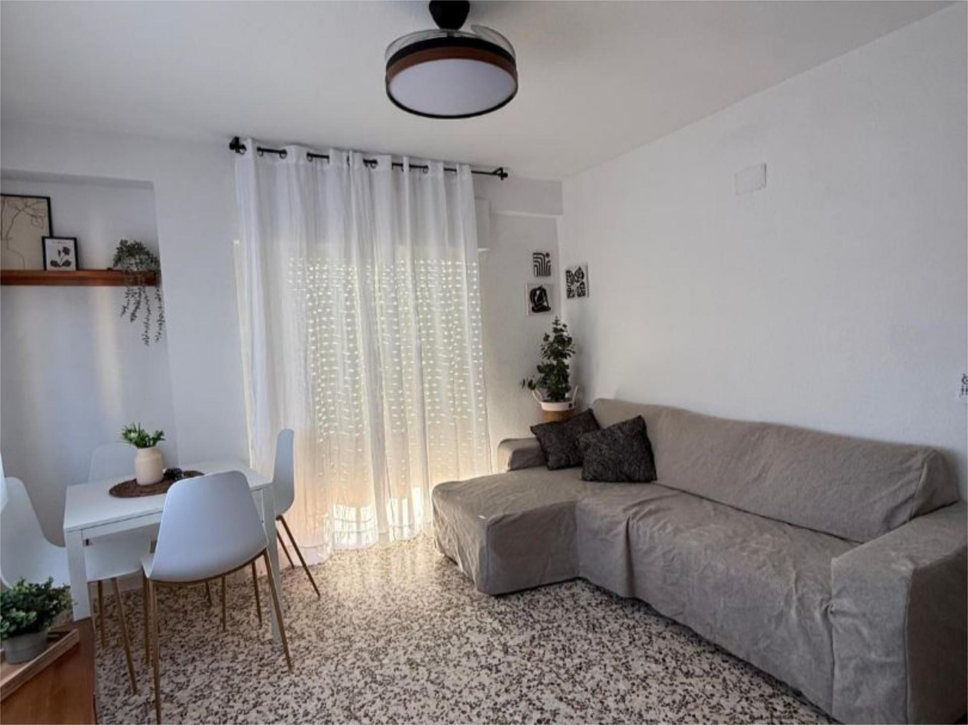 Sala d'estar de Pis per a compartir en  Almería Capital amb Terrassa i Moblat