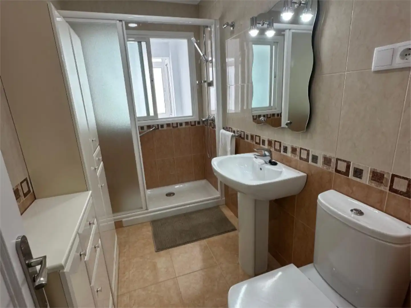 Zimmer in Calle Augusto Junquera, 10, Ciudad Naranco - Prados de La Fuente