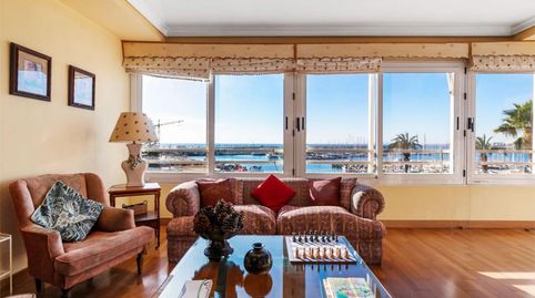 Foto 2 de Piso en venta en Calle José Martínez Ruiz Azorín, 2, Centro - Muelle Pesquero, Torrevieja