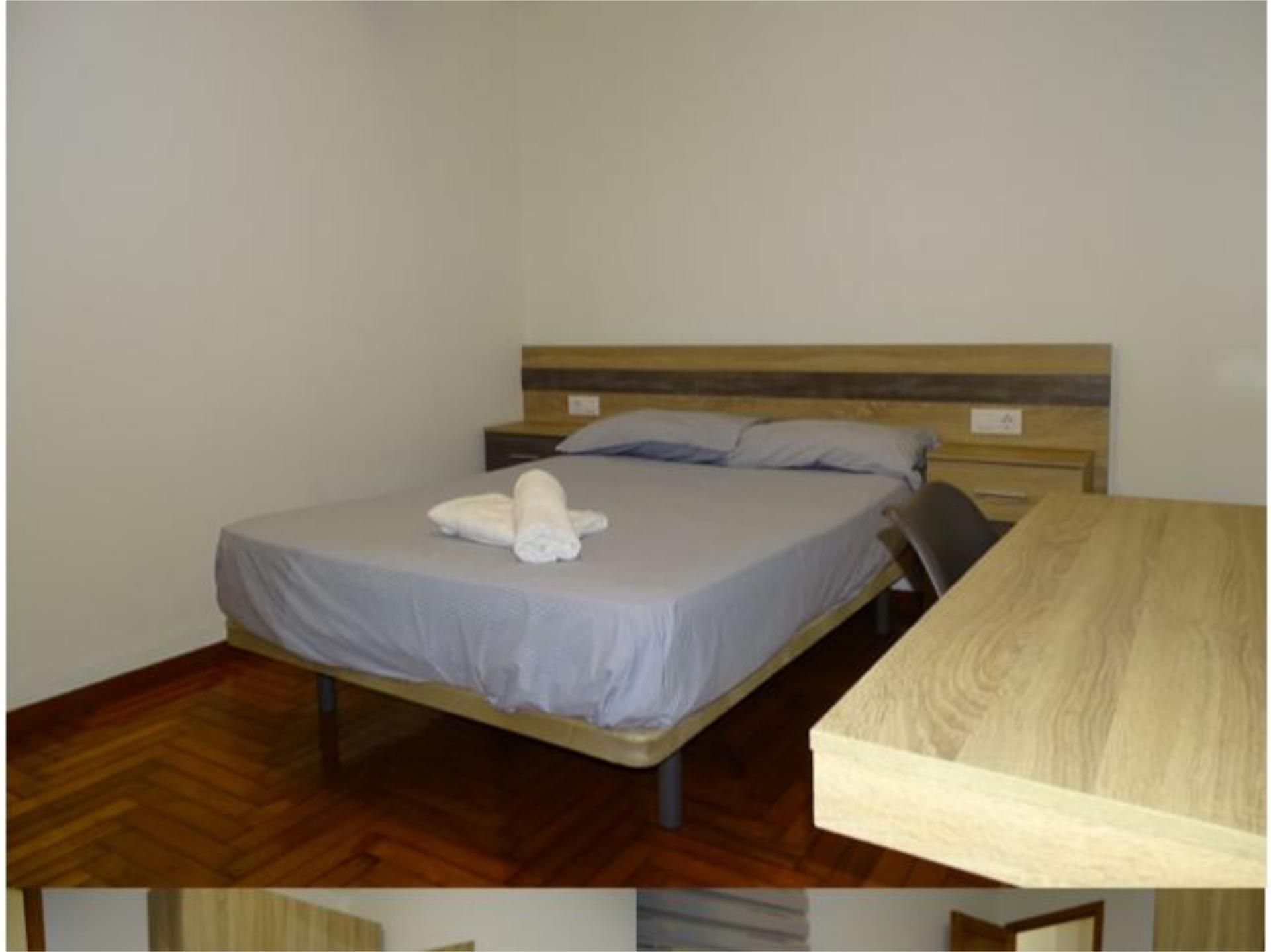 Bedroom of Flat to share in Vigo   with Heating, Parquet flooring and Furnished