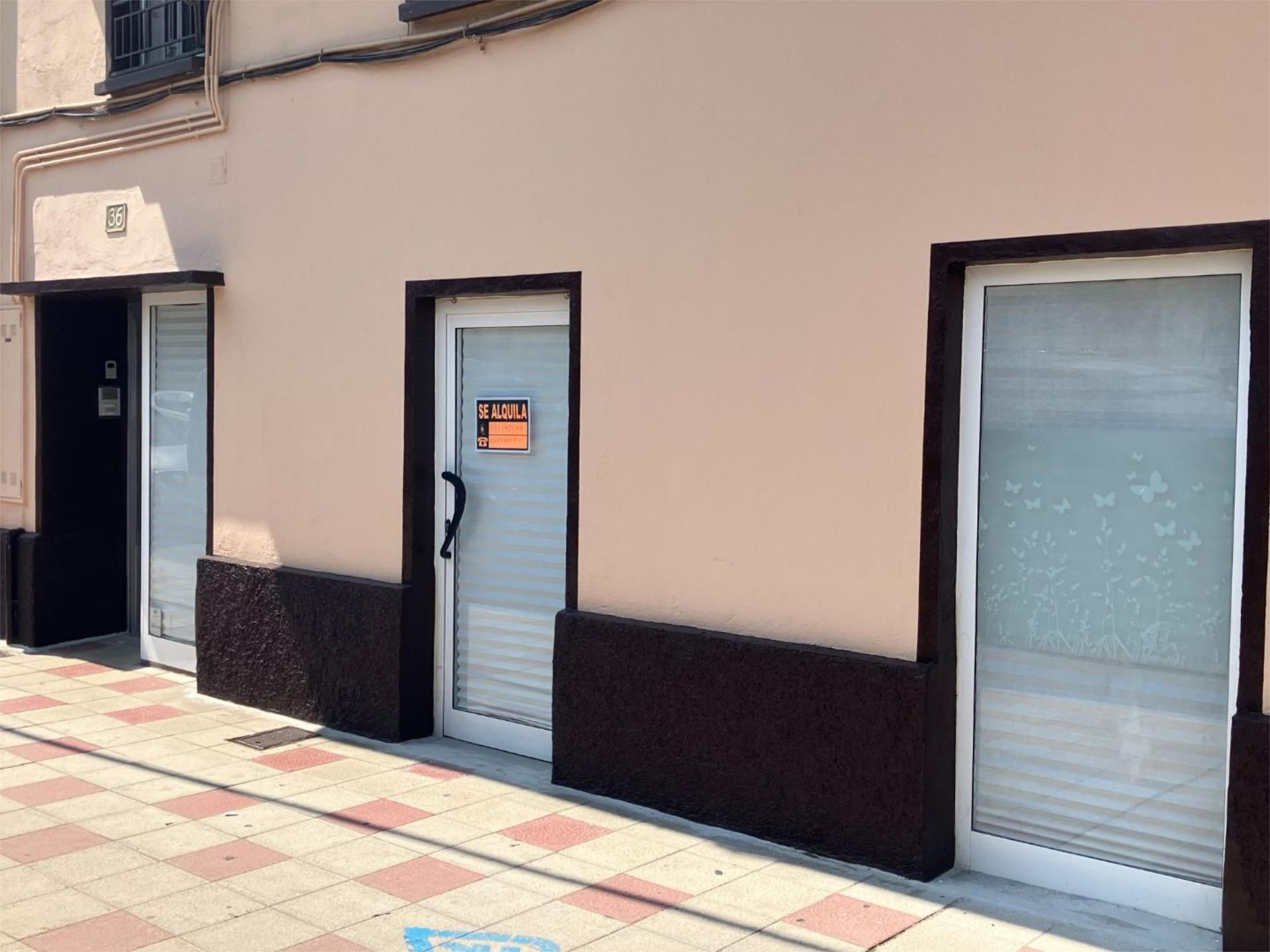 Vista exterior de Local de alquiler en Sabiñánigo