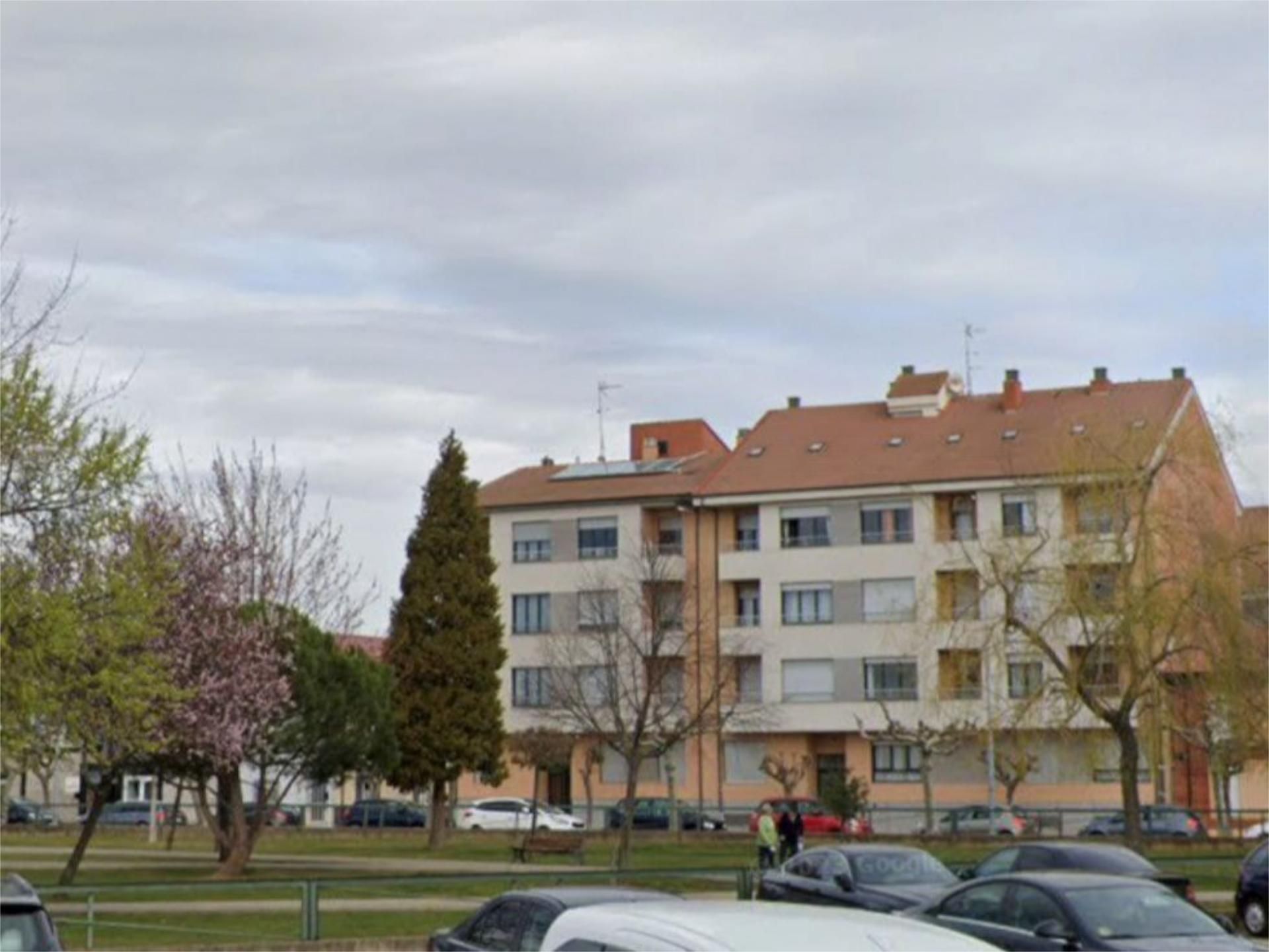 Vista exterior de Pis de lloguer en Valverde de la Virgen amb Calefacció, Parquet i Moblat