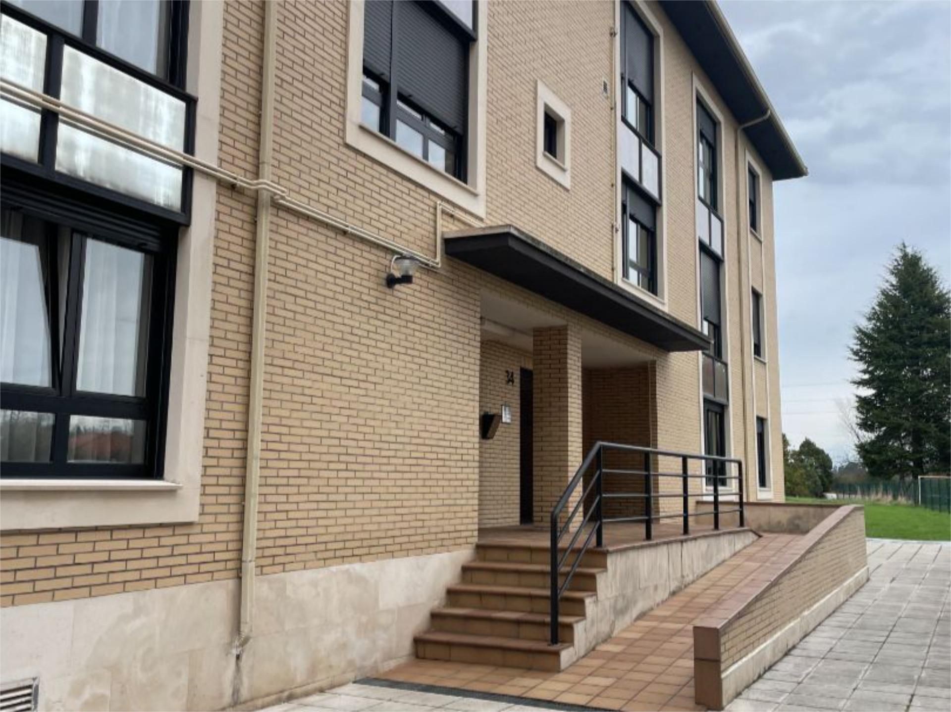 Exterior view of Flat for sale in Oviedo   with Heating, Parquet flooring and Storage room