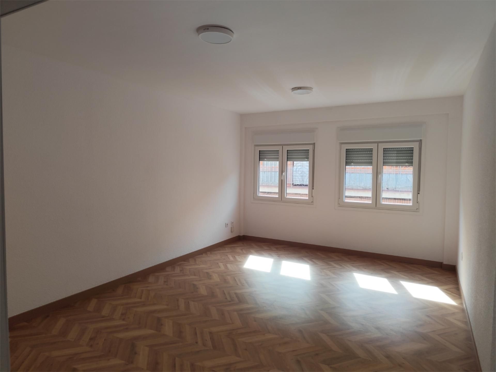 Sala d'estar de Pis de lloguer en Olías del Rey amb Aire condicionat, Parquet i Terrassa