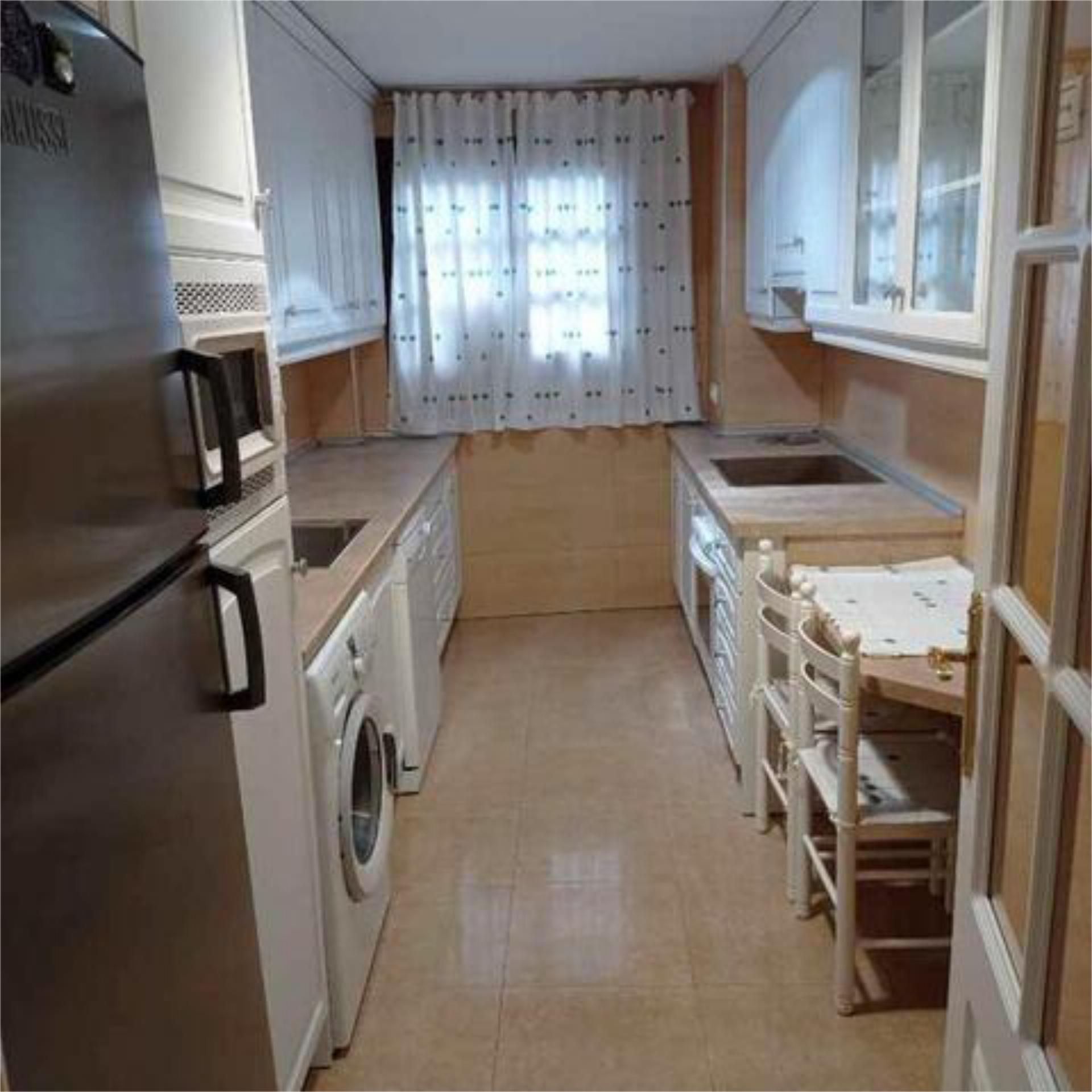 Cocina de Casa adosada en venta en Ciudad Real Capital con Calefacción, Jardín privado y Terraza