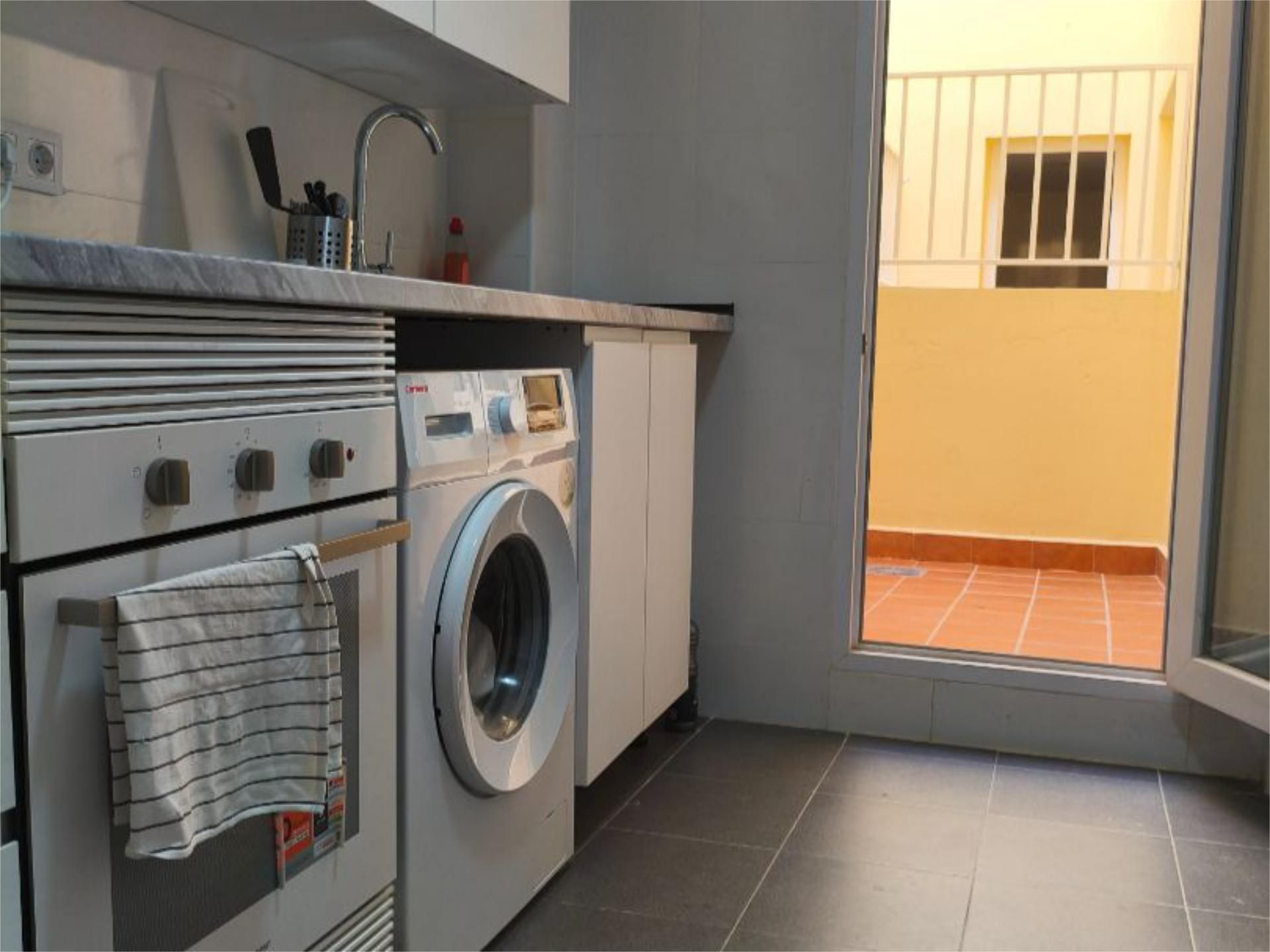 Cuina de Pis per a compartir en Camarena amb Calefacció, Parquet i Terrassa