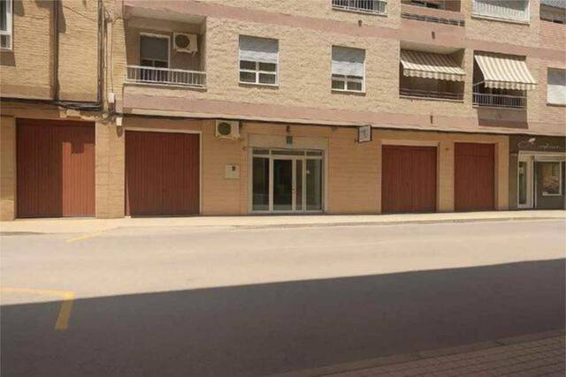 Local comercial en Alquiler en Albatera