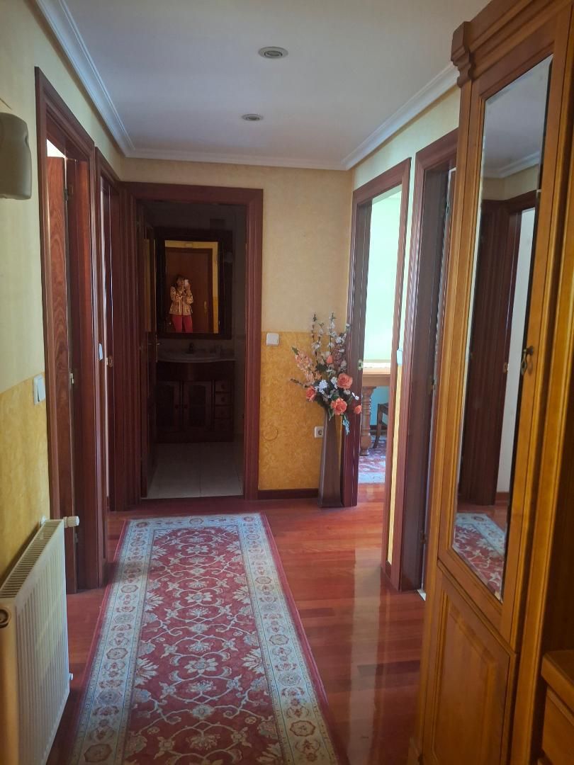 Pis en venda en Oviedo  amb Calefacció, Parquet i Traster