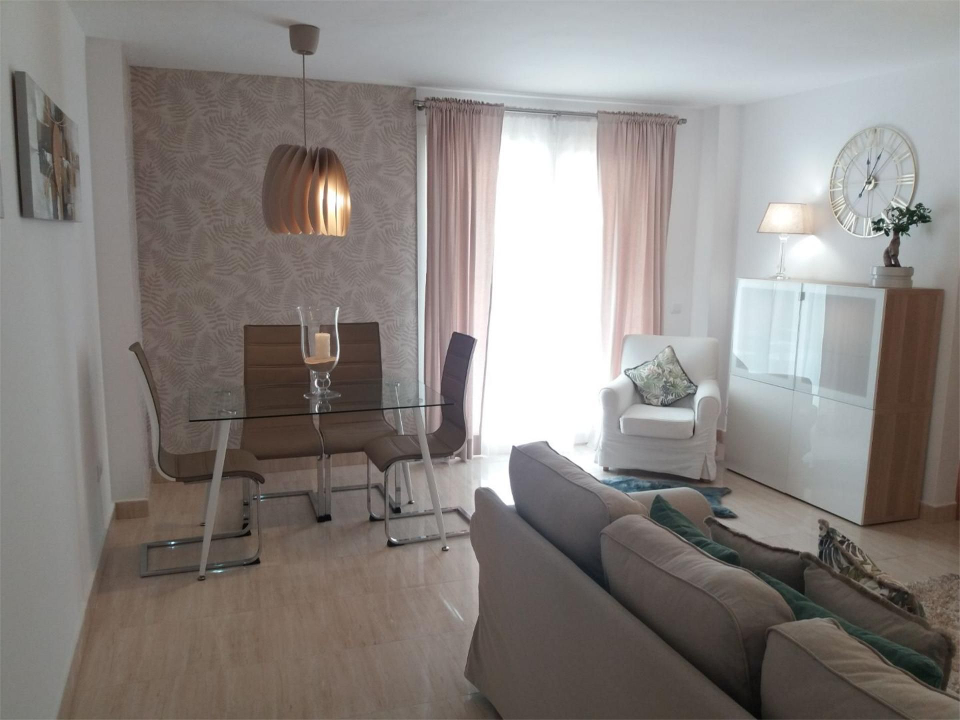 Sala d'estar de Pis de lloguer en Algeciras amb Terrassa i Piscina