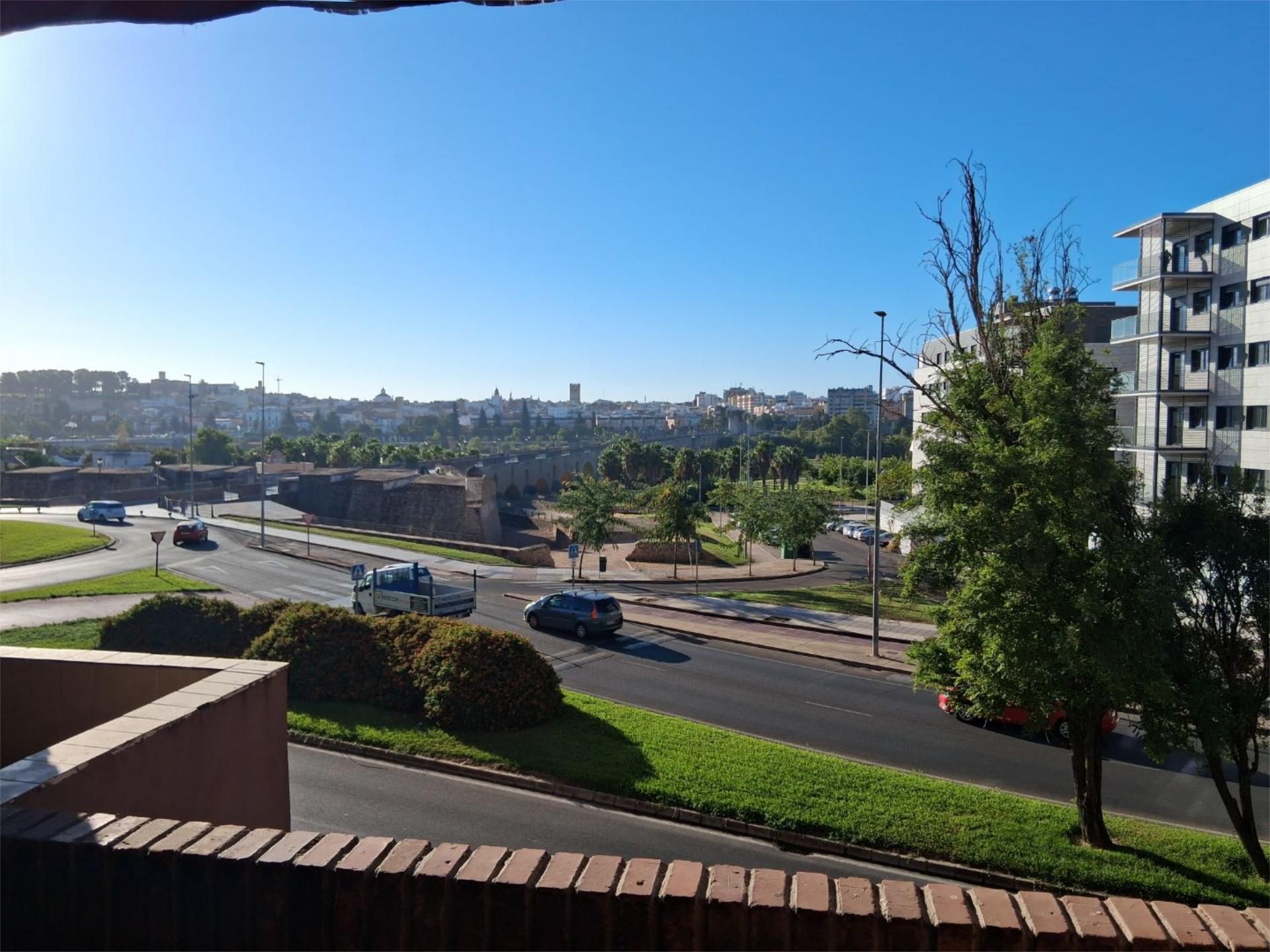 Exterior view of Flat to share in Badajoz Capital  with Parquet flooring, Furnished and Balcony
