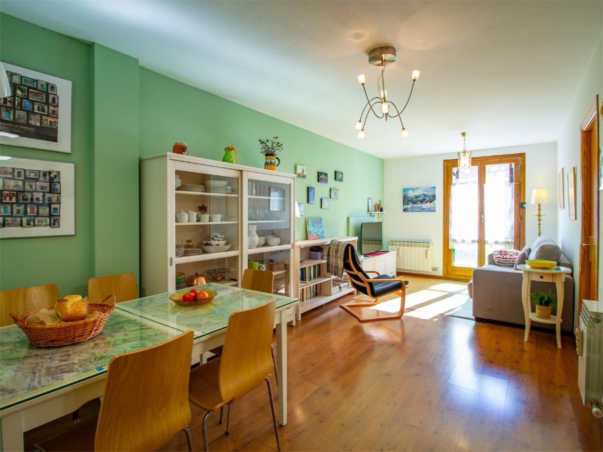 Sala de estar de Piso en venta en Sallent de Gállego con Calefacción, Jardín privado y Parquet