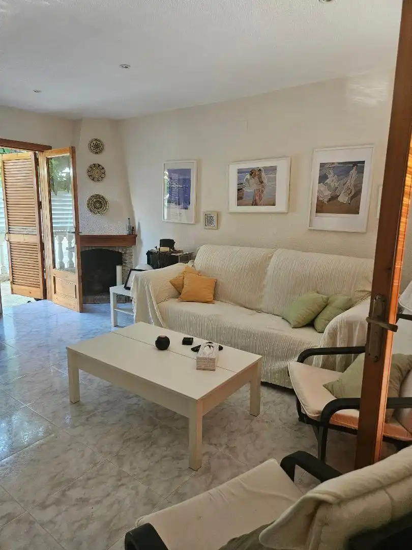 Casa o xalet en venda a Carrer d'Eivissa, 37, Playa Morro de Gos Sala d'estar de Casa o xalet en venda en Oropesa del Mar / Orpesa amb Aire condicionat, Jardí privat i Terrassa