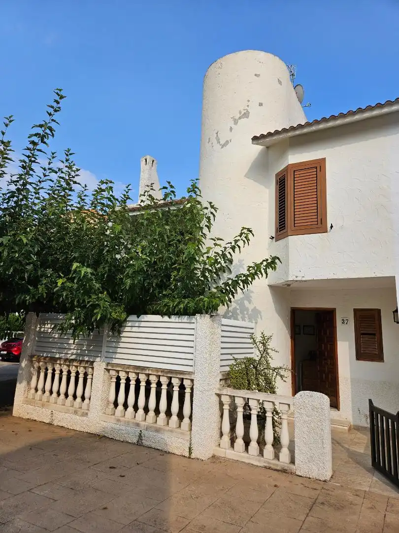 Casa o xalet en venda a Carrer d'Eivissa, 37, Playa Morro de Gos Vista exterior de Casa o xalet en venda en Oropesa del Mar / Orpesa amb Aire condicionat, Jardí privat i Terrassa