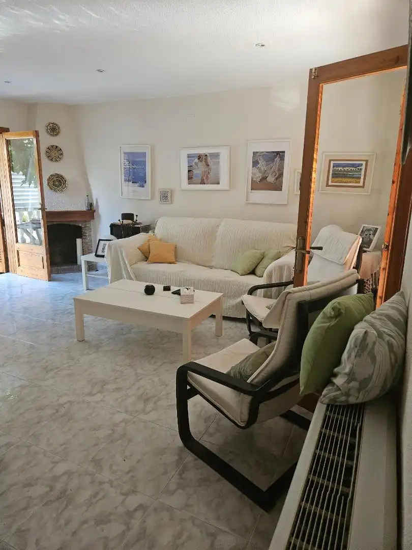 Casa o xalet en venda a Carrer d'Eivissa, 37, Playa Morro de Gos Sala d'estar de Casa o xalet en venda en Oropesa del Mar / Orpesa amb Aire condicionat, Jardí privat i Terrassa