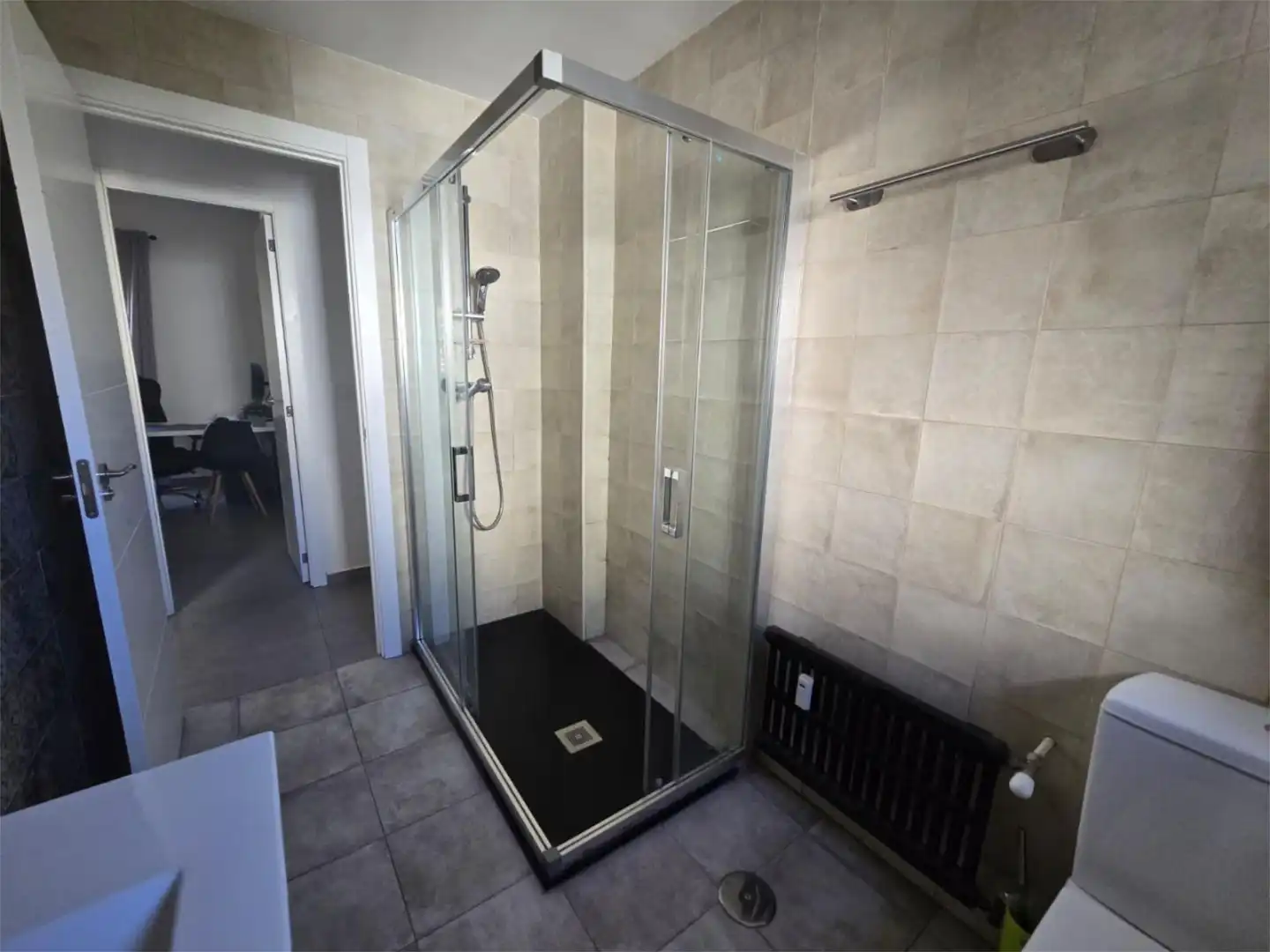 Bathroom of Office for rent in Badajoz