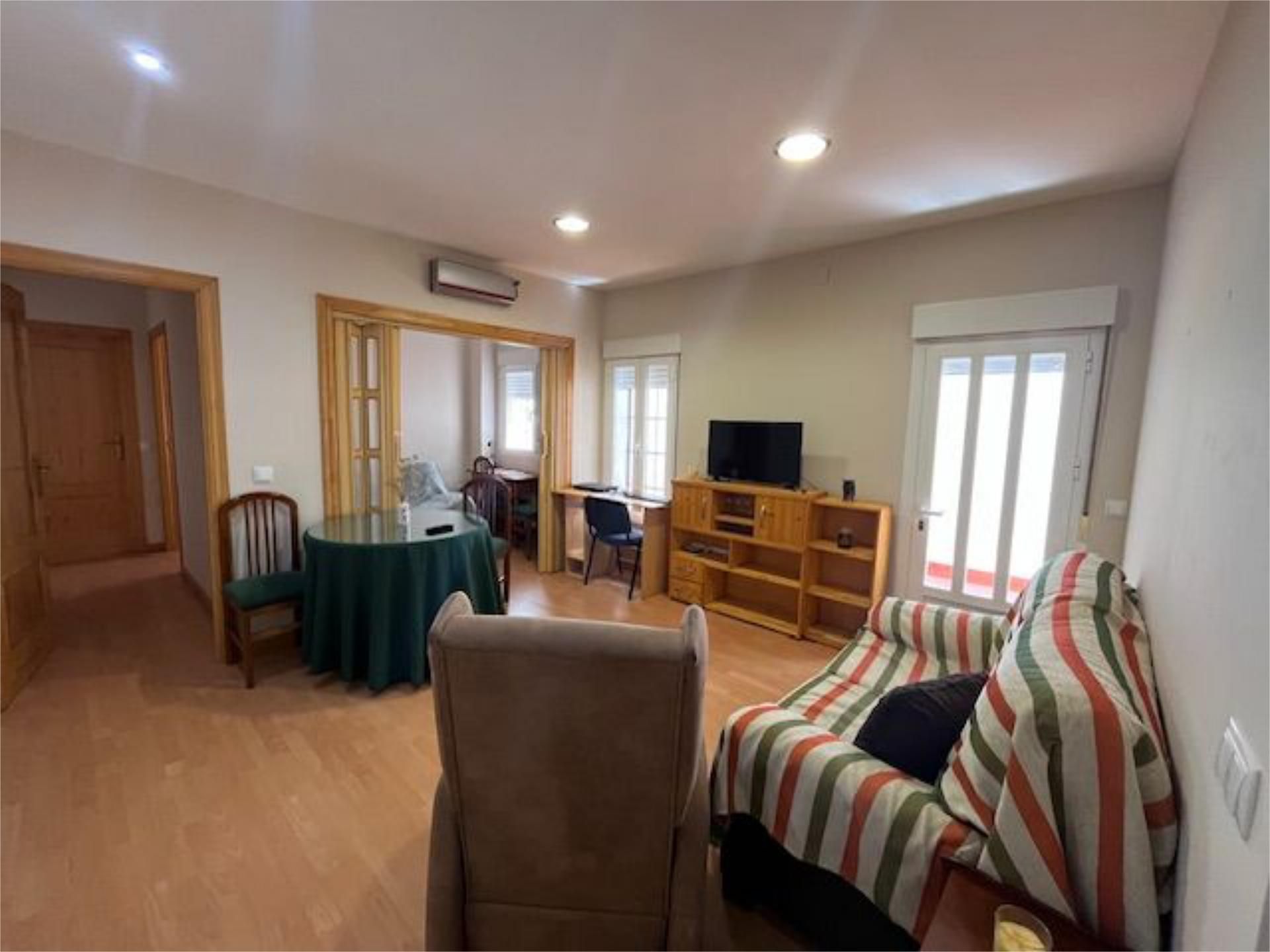 Living room of Flat to rent in Linares  with Air Conditioner, Parquet flooring and Furnished