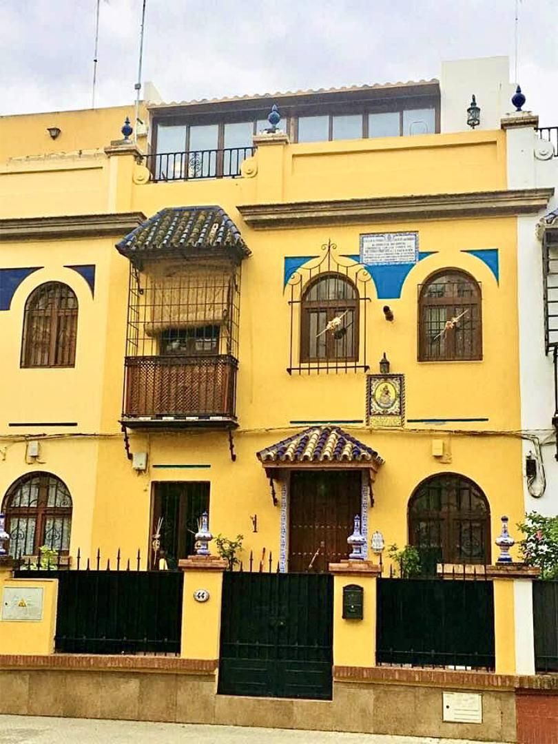 Exterior view of House or chalet for sale in  Sevilla Capital  with Air Conditioner, Terrace and Balcony