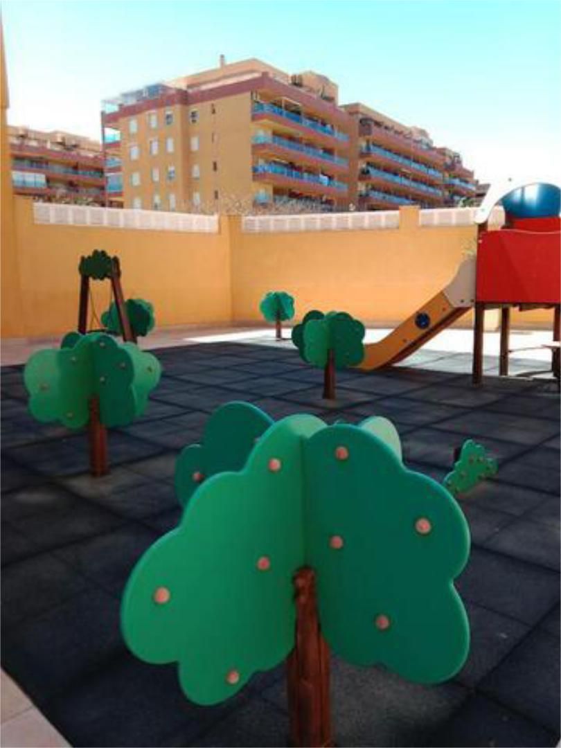 Vista exterior de Àtic de lloguer en Roquetas de Mar amb Terrassa, Piscina i Moblat