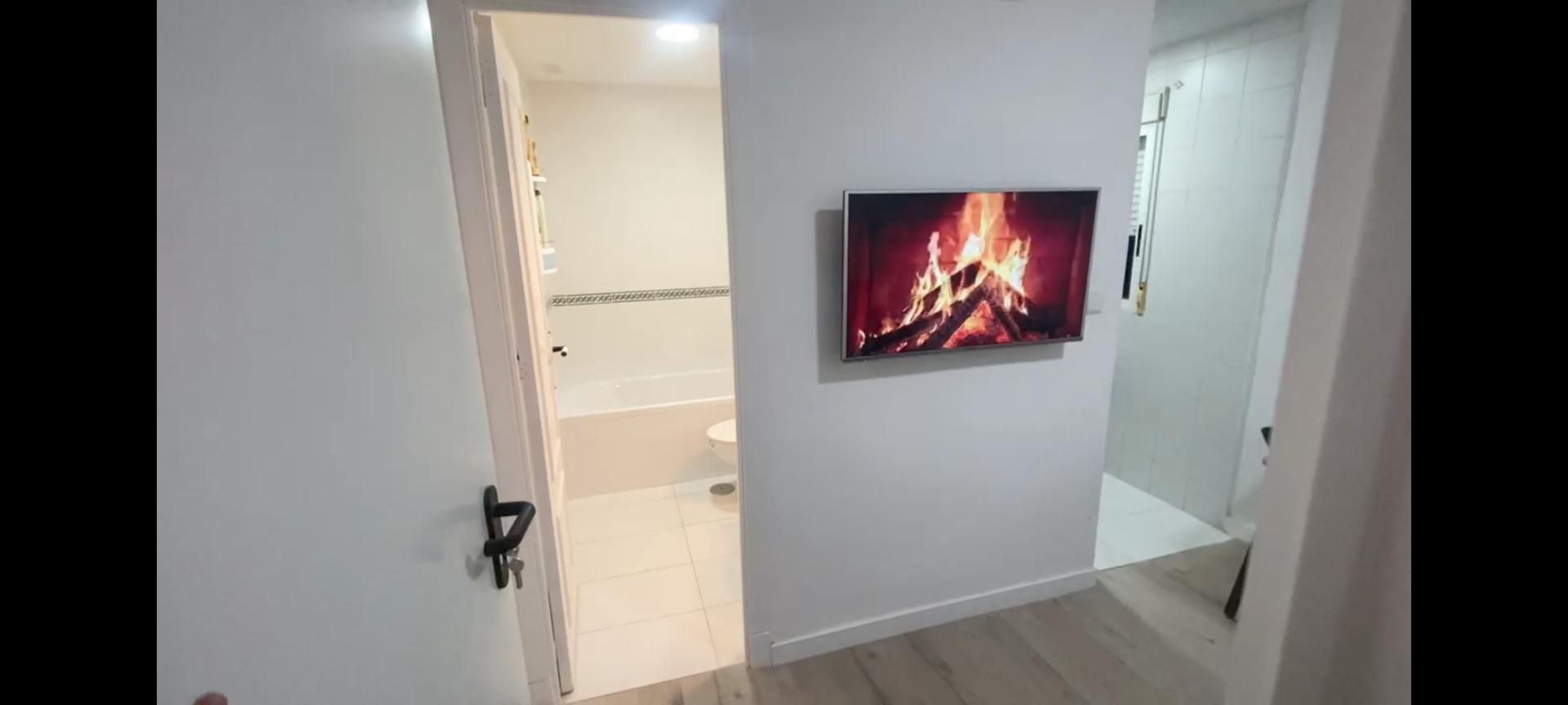 Bany de Apartament de lloguer en Torrevieja amb Aire condicionat, Parquet i Terrassa