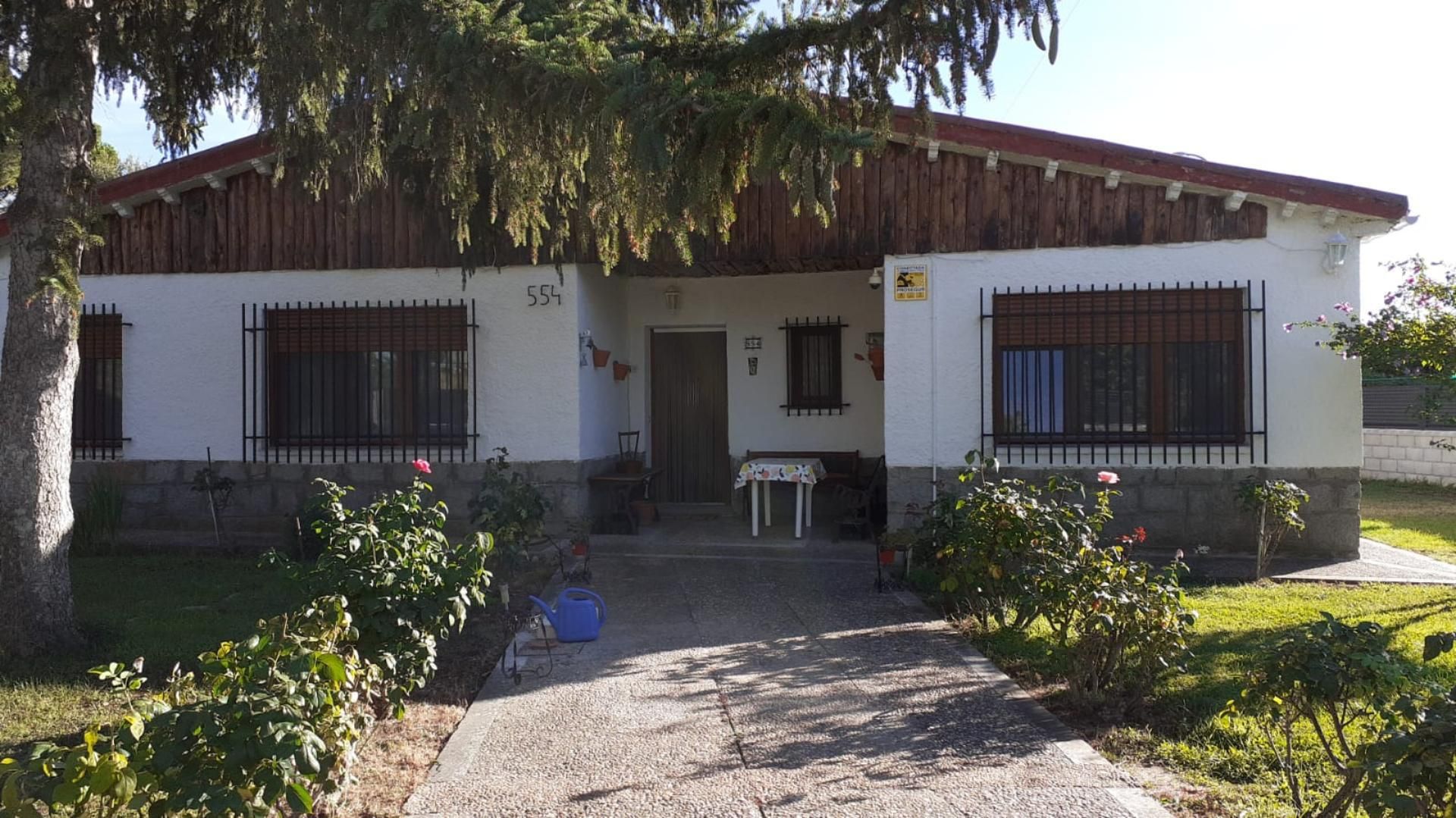 Vista exterior de Casa o xalet en venda en Maello amb Calefacció i Microones