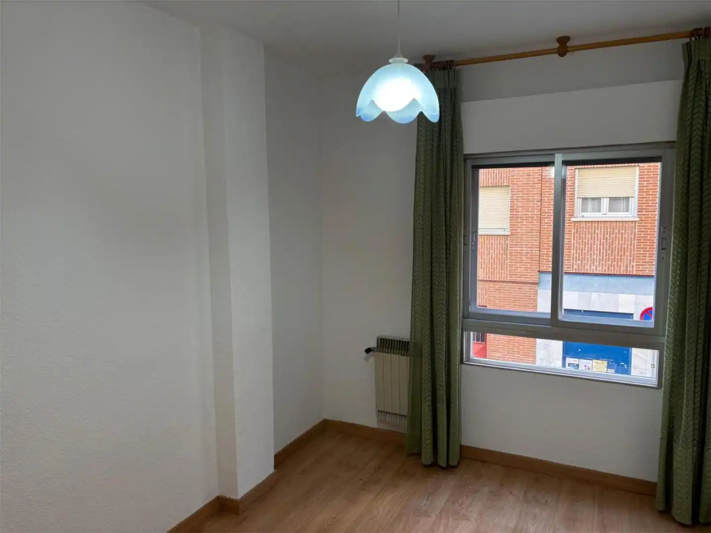 Piso en venta en Calle Juan de Yepes, 3, Sur Habitación de Piso en venta en Ávila con Calefacción, Terraza y Trastero