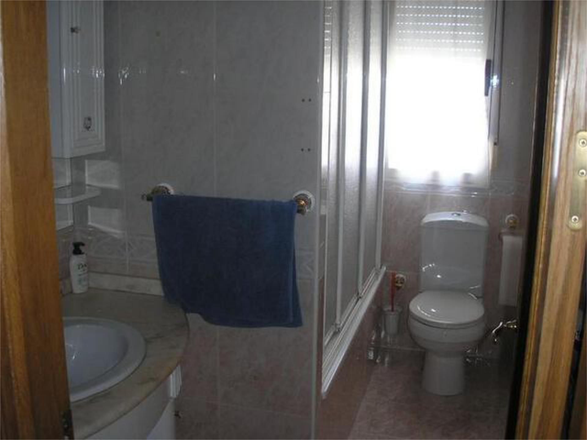 Baño de Piso de alquiler en  Albacete Capital con Calefacción y Amueblado