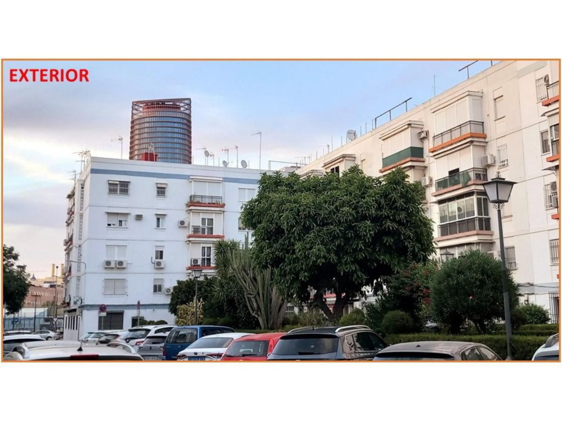 Vista exterior de Piso de alquiler en  Sevilla Capital con Aire acondicionado, Terraza y Amueblado