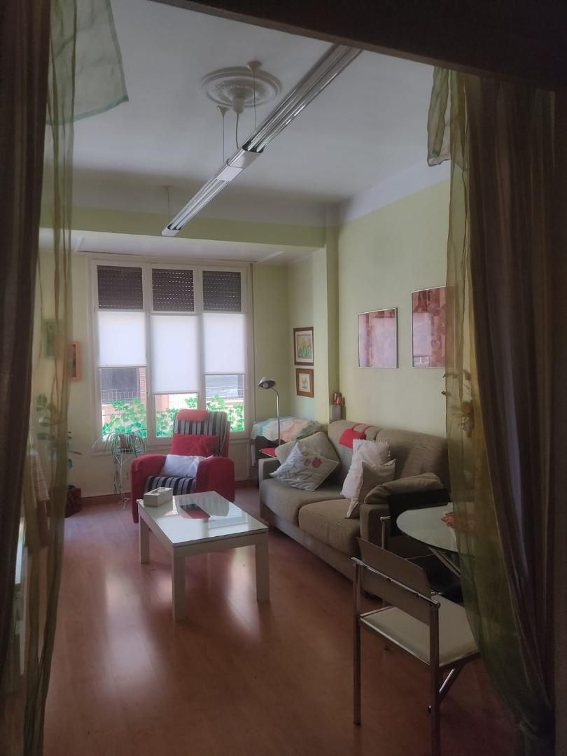 Sala d'estar de Pis en venda en Castellón de la Plana / Castelló de la Plana amb Calefacció, Parquet i Traster