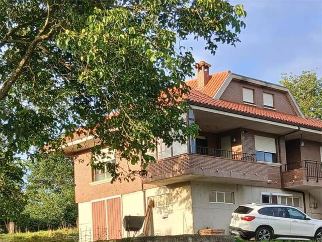 Casa-chalet en Venta en Barrio Helguera, 19 en Reocín