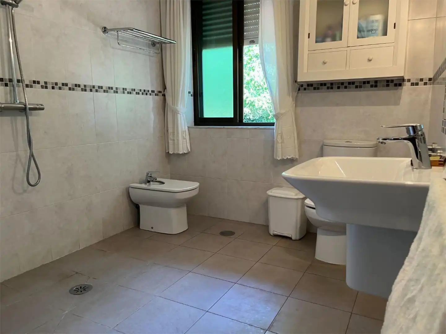 Casa o chalet en venta en Barrio Helguera, 19, Reocín Baño de Casa o chalet en venta en Reocín con Calefacción, Jardín privado y Parquet