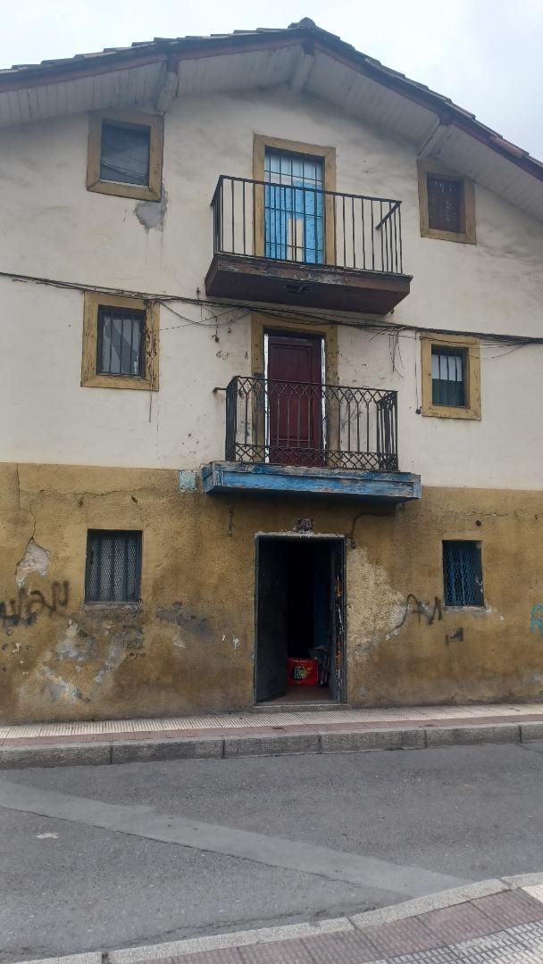 Exterior view of House or chalet for sale in Barakaldo   with Balcony