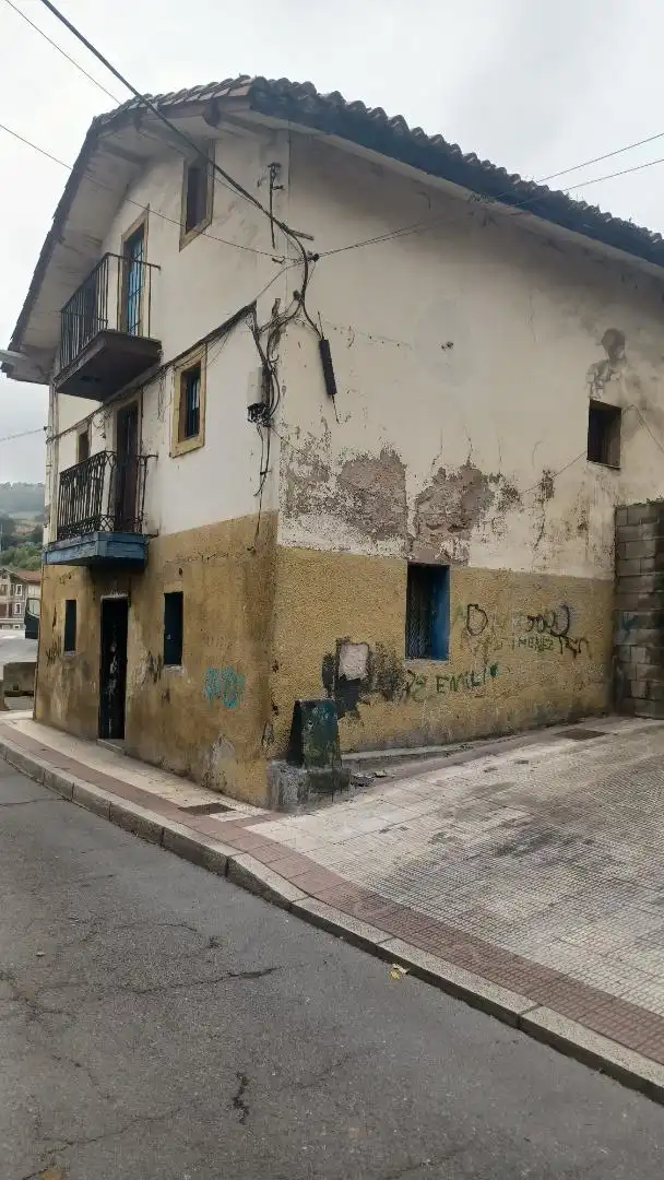 Casa o xalet en venda a Irailaren Zortzia Kalea, 11, Burtzeña Vista exterior de Casa o xalet en venda en Barakaldo amb Traster, Moblat i Aparcament comunitari