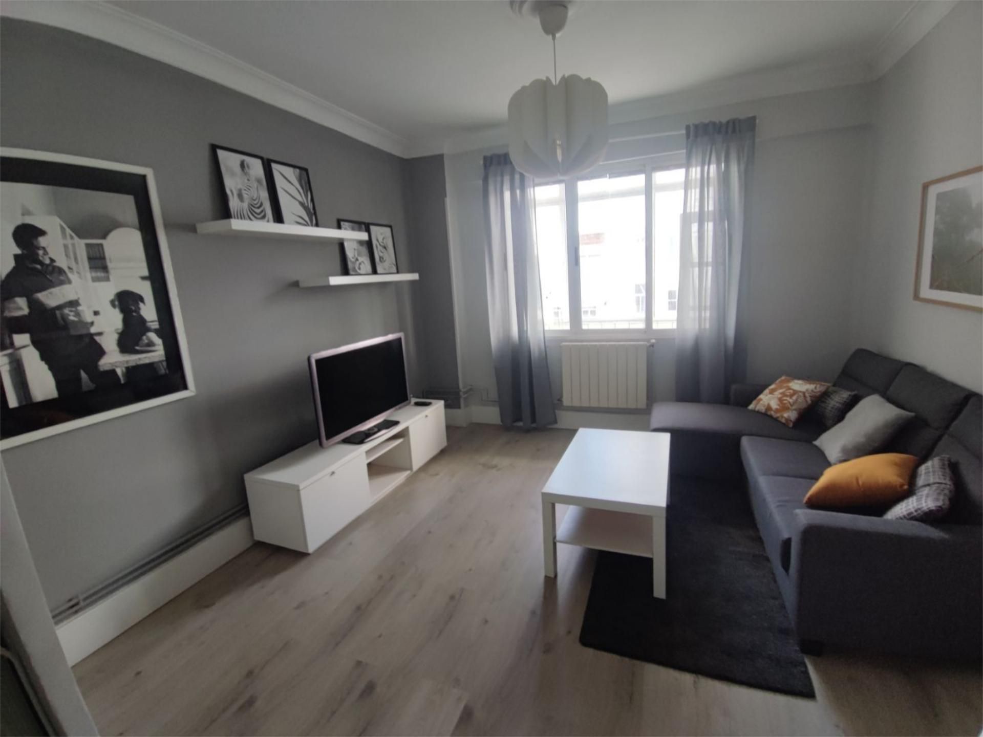 Sala d'estar de Pis de lloguer en Ferrol amb Calefacció, Moblat i Videoporter