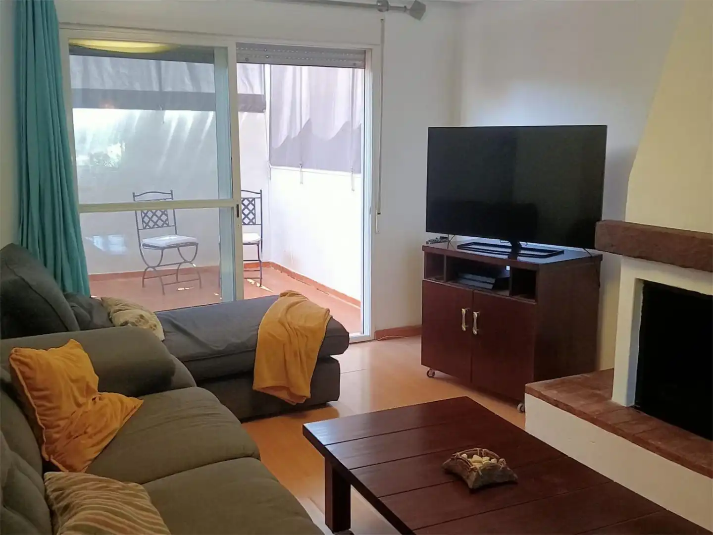 Piso en venta en Plaza de la Entrada, 1, La Guardia de Jaén Sala de estar de Piso en venta en La Guardia de Jaén con Calefacción, Jardín privado y Parquet