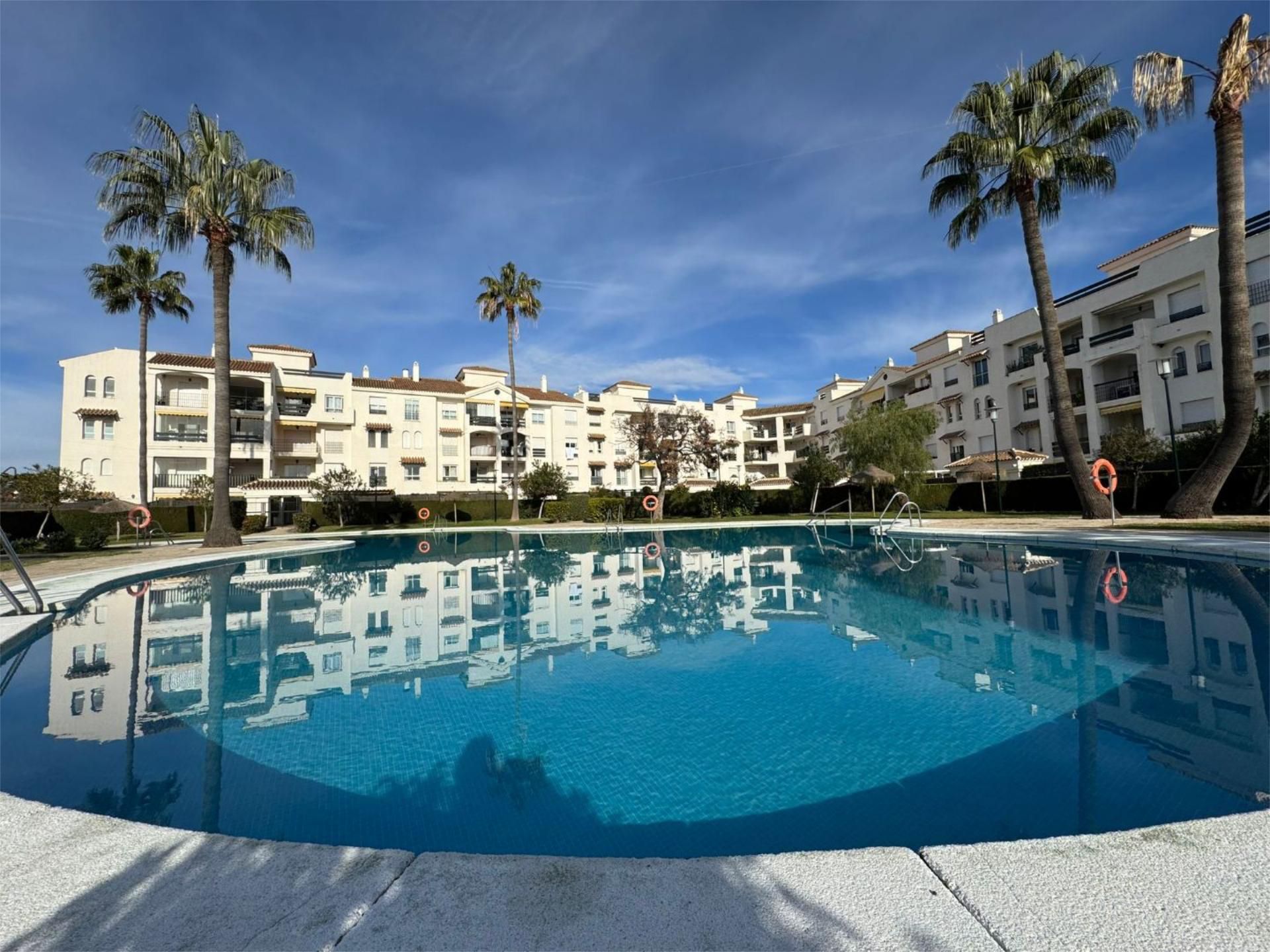 Piscina de Apartament de lloguer en Marbella amb Aire condicionat, Calefacció i Jardí privat