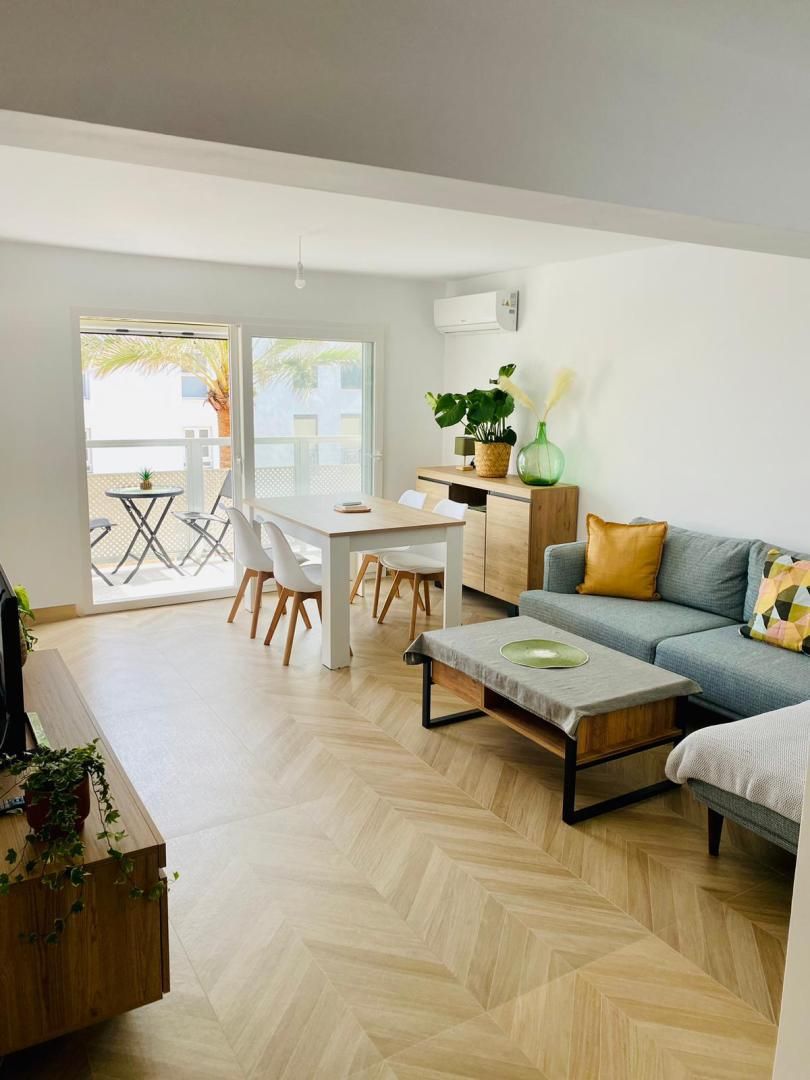 Living room of Flat to rent in  Cádiz Capital  with Air Conditioner, Heating and Parquet flooring