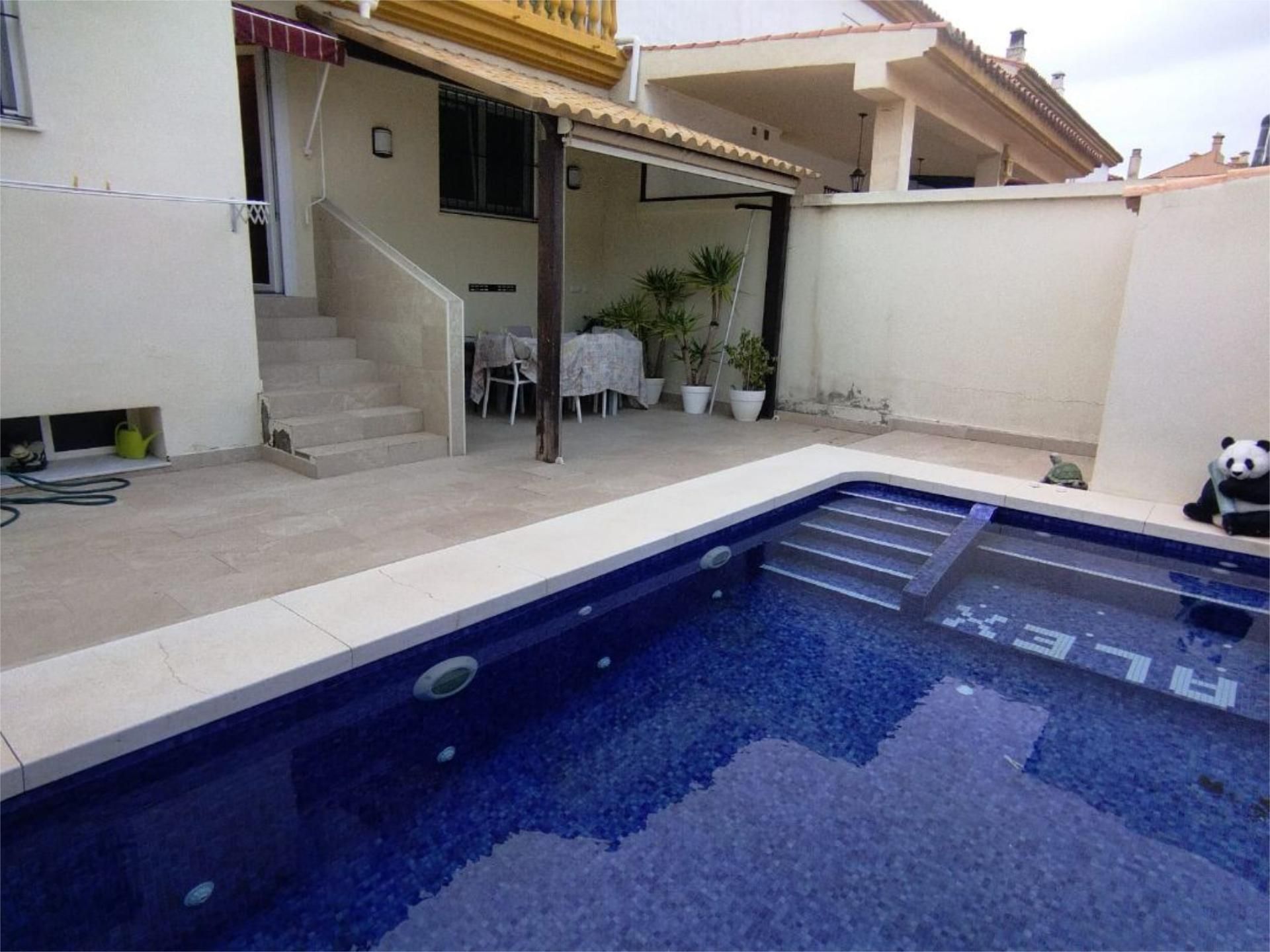 Piscina de Casa o xalet en venda en La Línea de la Concepción amb Parquet, Traster i Piscina