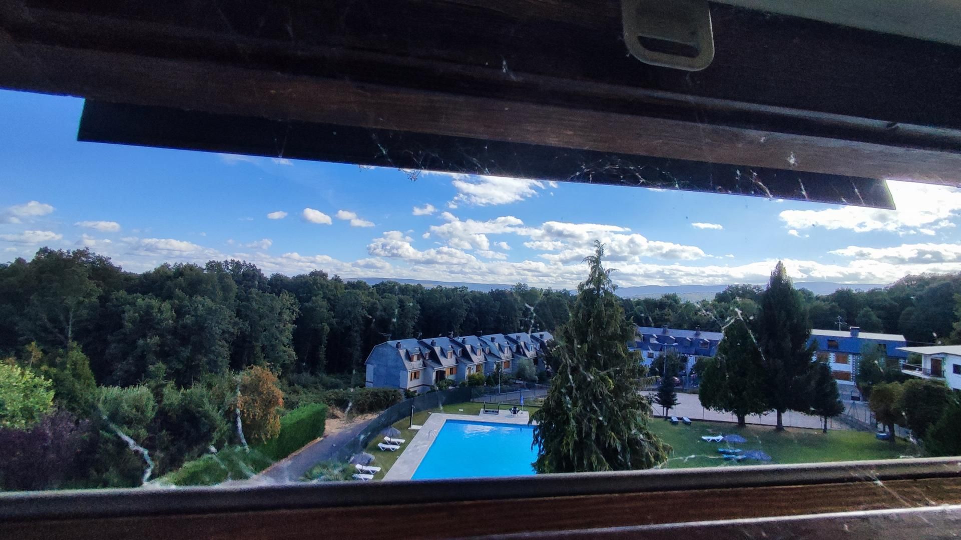 Vista exterior de Piso para compartir en Galende con Calefacción, Amueblado y Microondas
