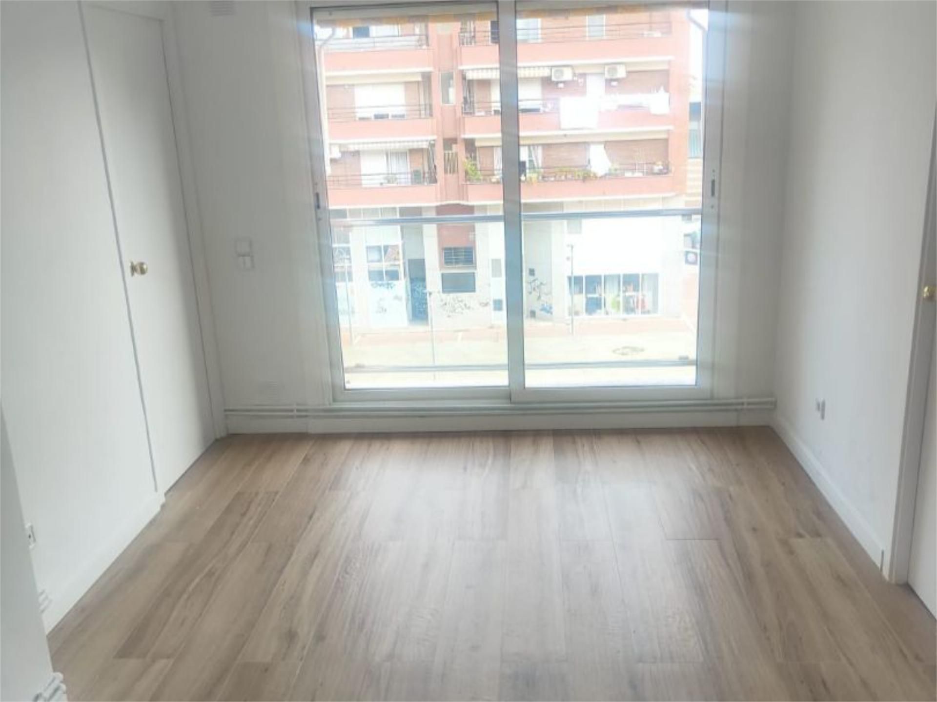 Bedroom of Flat for sale in Terrassa  with Air Conditioner and Balcony