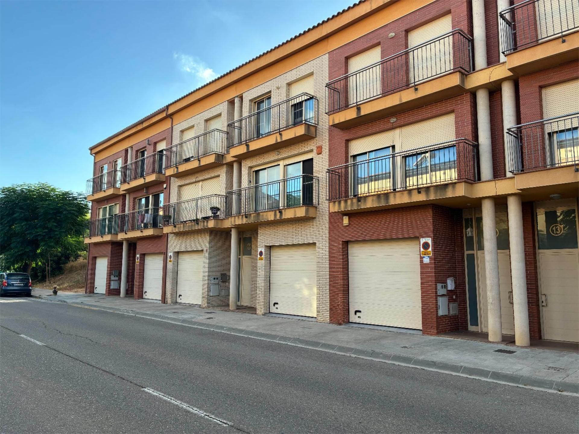Vista exterior de Casa adosada en venda en Valls amb Aire condicionat, Calefacció i Jardí privat