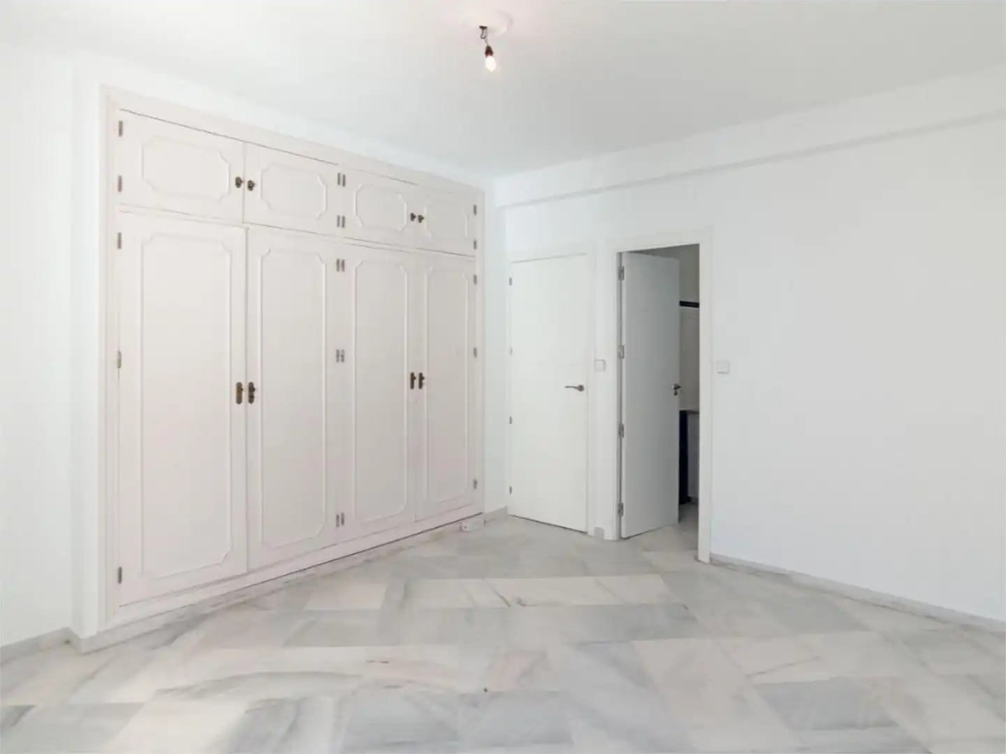 Wohnung zum Verkauf in Callejón Santo Domingo, 1, Centro - Calzada - Cabo Noval Schlafzimmer von Wohnung zum Verkauf in Sanlúcar de Barrameda mit Privatgarten, Terrasse und Schwimmbad